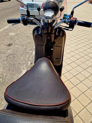 Piaggio Vespa LXV 125cc Marrón, Vie della Moda
