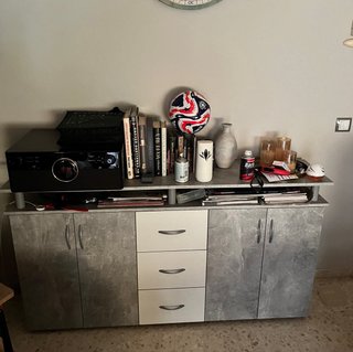 Mueble aparador gris y blanco