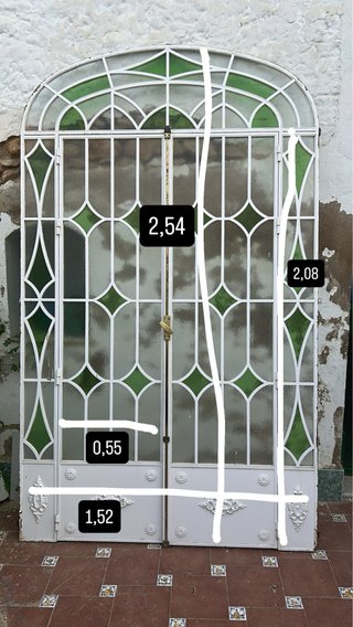 Puerta de hierro con cristal emplomado