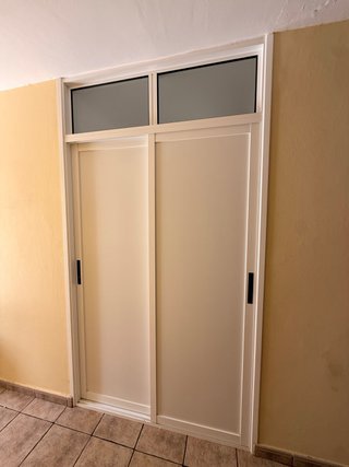 Puertas correderas aluminio, PVC y cristal