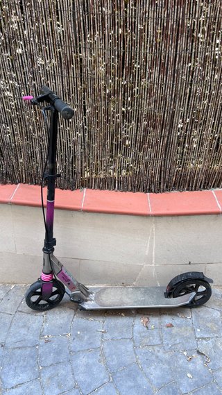 Patinete plegable gris y rosa