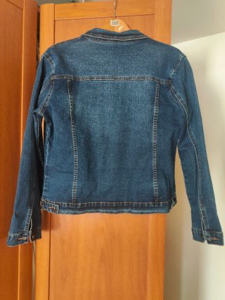 Chaqueta vaquera bordada tienda local . 1 puest