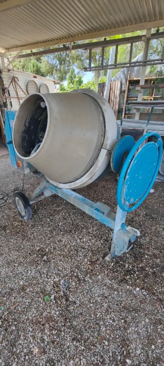 Hormigonera Profesional 300L  Polieri MIX 300 pro.