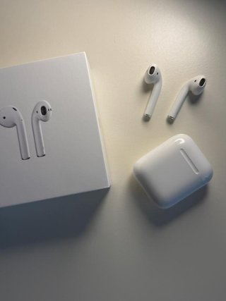 AirPods con estuche de carga original