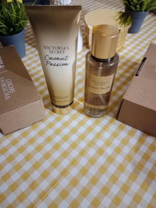 Victoria's Secret Coconut Passion Loción y Bruma