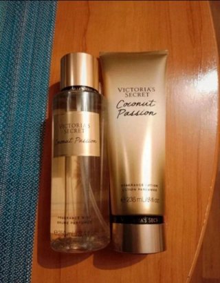 Victoria's Secret Coconut Passion Loción y Bruma