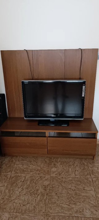 Mesa TV madera con panel