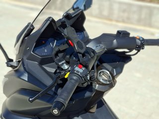 Kymco AK 550 Maxi Scooter Negra