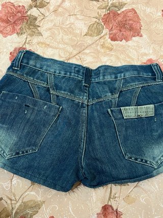 Calzoncini jeans strappati