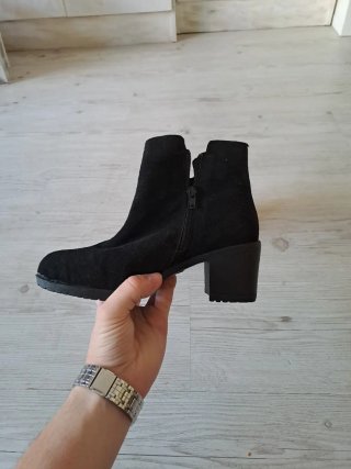 Botines de cuero negros