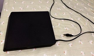 PS4 (PlayStation 4) Negra + 2 Mandos + 10 Juegos