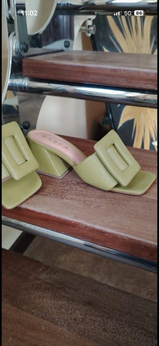 Sandali verdi con fibbia