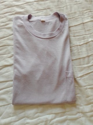 Camiseta manga corta morada. Vintage