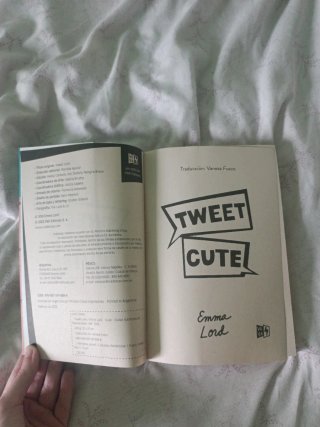 Libro Tweet Cute - Emma Lord