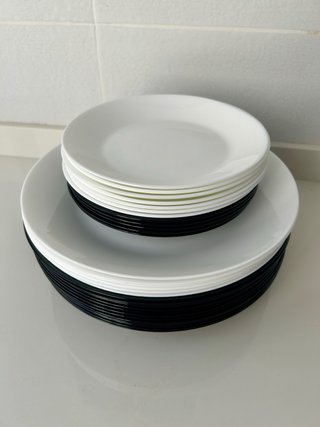 Vajilla 30 platos sin estrenar + 4 estampados