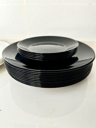 Vajilla 30 platos sin estrenar + 4 estampados