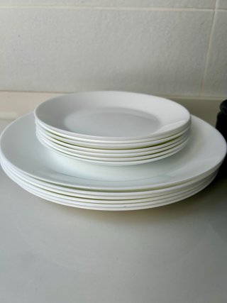 Vajilla 30 platos sin estrenar + 4 estampados