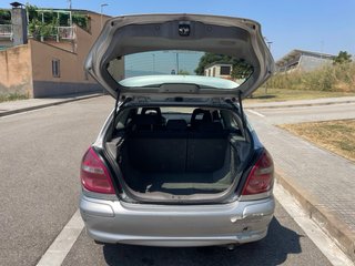Nissan Almera 2001