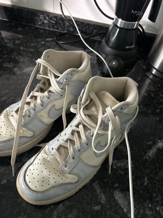 Nike Dunk High grises y blancas