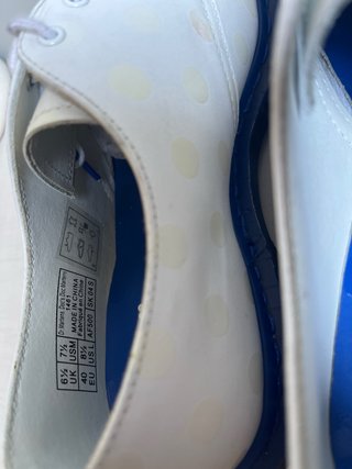 Zapatillas Dr. Martens Lunares Blancas y Azules
