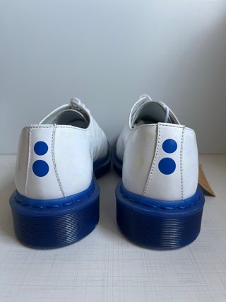 Zapatillas Dr. Martens Lunares Blancas y Azules