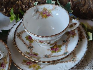 Antica Tazza Con doppio piattino Royal Albert