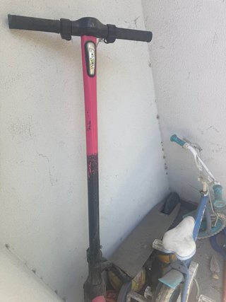 Patinete Eléctrico Rosa y Negro