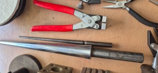 Lote herramientas joyería: Yunque, limas, alicates