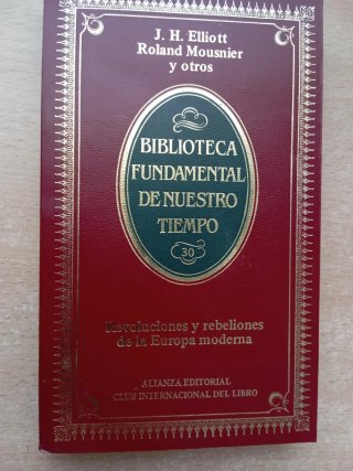 Dos libros de historia de Revoluciones.