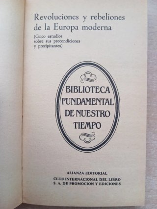 Dos libros de historia de Revoluciones.