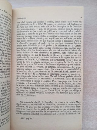 Dos libros de historia de Revoluciones.