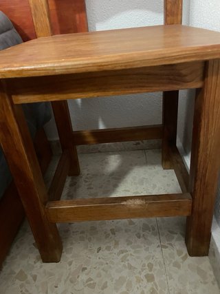 Silla de madera rústica