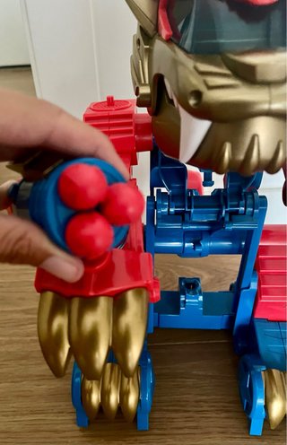 Juguete Robot Tigerbot Superthings con flechas