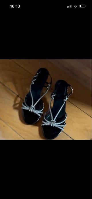 Sandalias de tacón de fiesta con pedrería