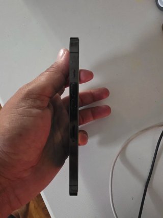 Vendo iPhone 13 Pro da 1TB, colore nero.