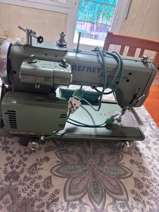 Máquina de coser Refrey Transforma