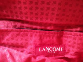 Bolso de fiesta negro con detalle de rosa