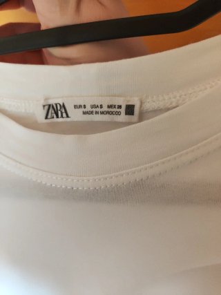 Camiseta blanca manga abullonada