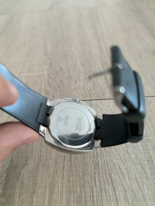 Reloj Guess Mujer Negro y Plateado