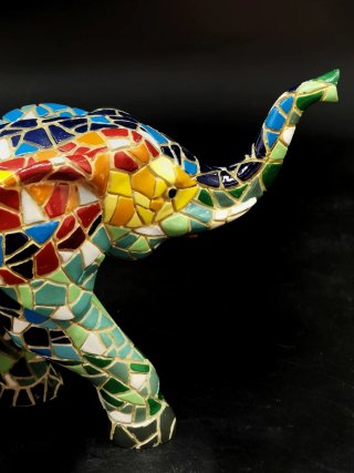 Figura mosaico elefante buena suerte marca Barcino