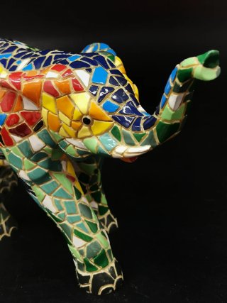 Figura mosaico elefante buena suerte marca Barcino