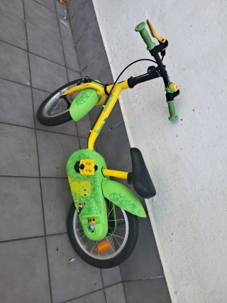 Bicicleta infantil amarilla y verde
