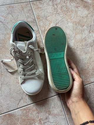 Zapatillas Zara Blancas y Verdes