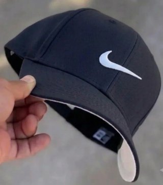 Gorra Nike Negra y Blanca