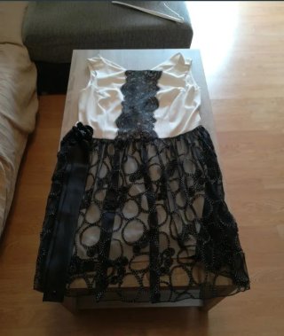 Vestidos de boda , cada uno 10 €