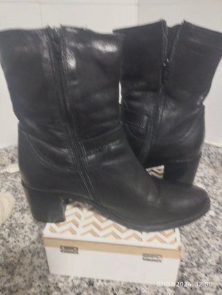 Botines de mujer negros con tachuelas