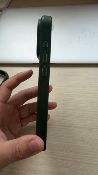 Funda iPhone 15 Pro Negra Magnética