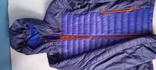 Chubasquero Quechua azul y naranja