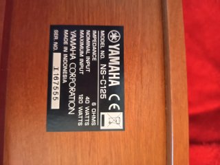 Altavoz central Yamaha