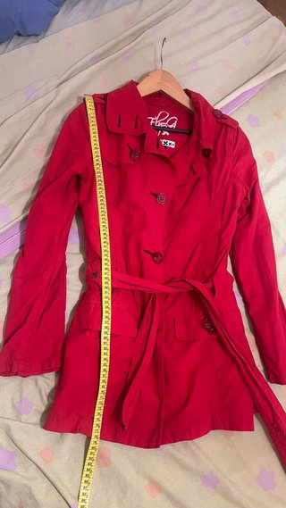 Gabardina/trench roja ligera talla L